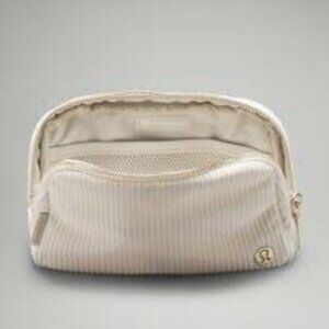 lululemon | Belt Bag 1L *CORDUROY* Bone/Gold | OS